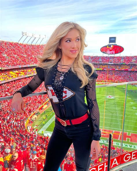 kc chiefs owner daughter bikini|Daughter of Kansas City Chiefs owner leaves fans。